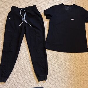 Figs Black Scrub Set